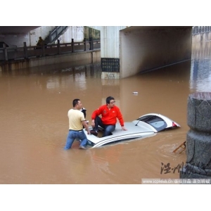 南方6省遭遇罕见特大暴雨 可能今年有大洪水