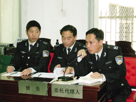 市民因摩托车被扣押状告城管局