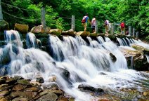 避暑消夏太湖源 观景游玩大龙湾 漂流玩酷龙井峡