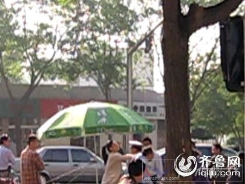 山东淄博奥迪女因耽误接领导掌掴男司机被拘5天