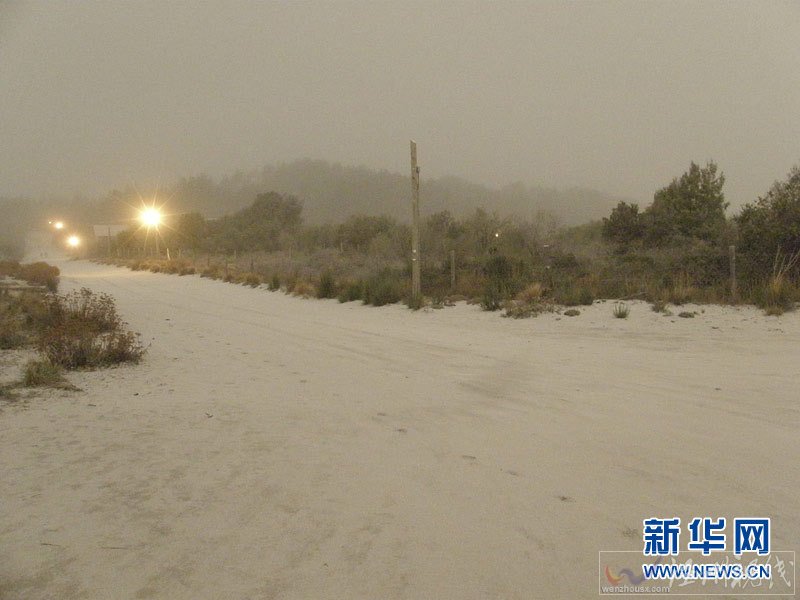 智利普耶韦火山喷发 浓烟、火山灰殃及邻国