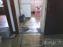 温州市区洪殿师院宿舍八旬阿婆家中摔倒 无法起身地