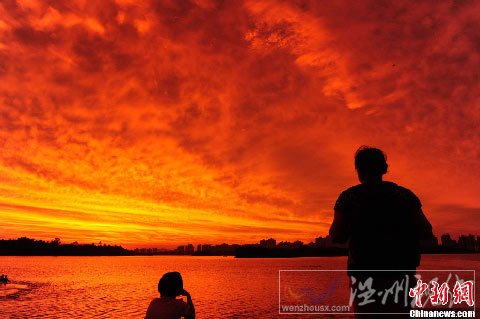 台风“洛坦”临近 海南现火烧云奇观 