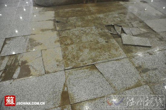 南京暴雨致高铁南站出现漏水地基下沉(组图)