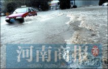 郑州强降雨 积水路段积水严重