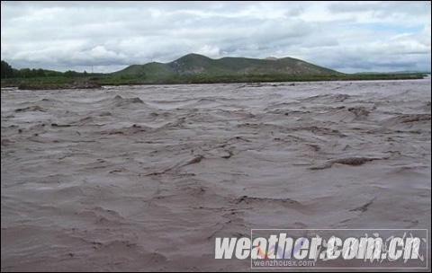 内蒙古东部连续降雨 部分河流水位暴涨