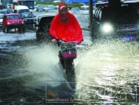 昨日北京大暴雨多路段积水 今日仍有雷雨