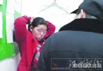 女子行窃被脱衣 不管谁撕掉小偷的衣服都是正义的