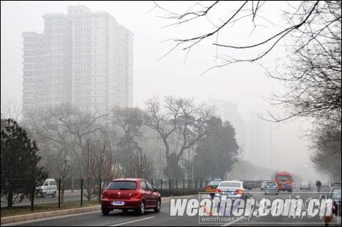 北京大雾继续纠缠 部分地区或有降雪