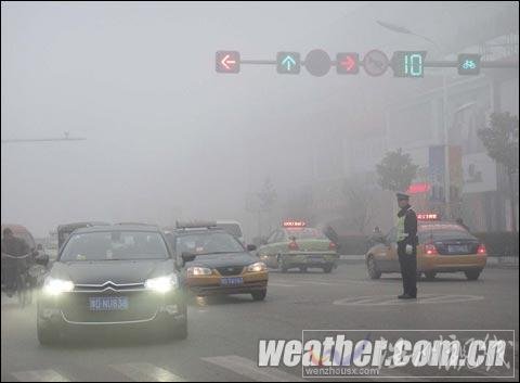 河南多地大雾弥漫 本周将有雨雪天气