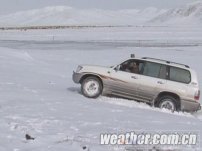 青海雪灾严重 6个牧委会因积雪道路全部封死