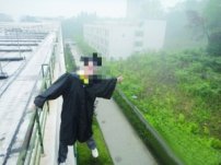 苏州再现自杀式毕业照 别忘浙江大学男生拍疯狂毕业