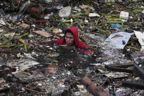 菲律宾多地连降暴雨 3人死亡近3万人受灾