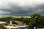 海南局地遭暴雨袭击 海南未来三天仍有强降雨