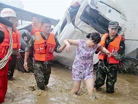 湖北十堰遭特大暴雨已致13人死亡