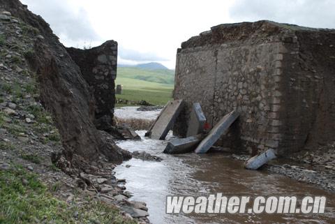 青海暴雨灾情 持续暴雨致大量牲畜死亡