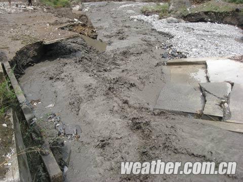 甘肃陇南暴雨致多路段受损 甘肃暴雨