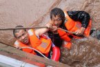 暴雨袭击来袭重庆河水暴涨 多个乡镇停水停电