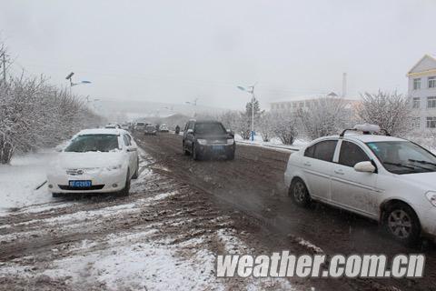 内蒙古大雪 给当地交通出行带来不利影响