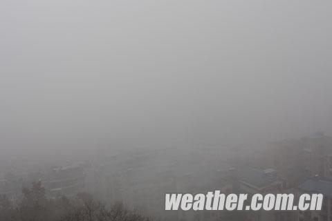 贵州持续阴雨局地有雾 毕节西部将现冻雨