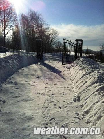 吉林省白山市连日降雪 山路雪深80厘米（组图）