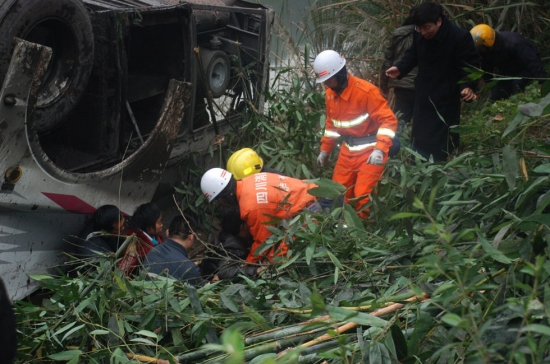 四川泸州叙永县叙威路车祸