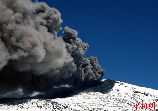 阿根廷科帕韦火山喷发