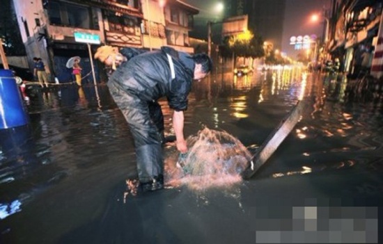 长沙暴雨造成宁乡县夏铎铺乡山体滑坡