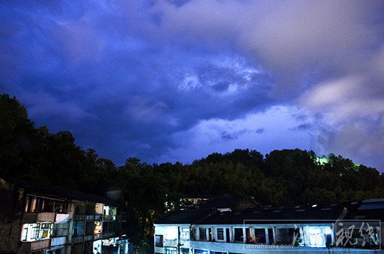 温州今晚下暴雨了