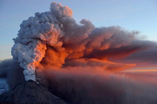 希韦卢奇火山喷发