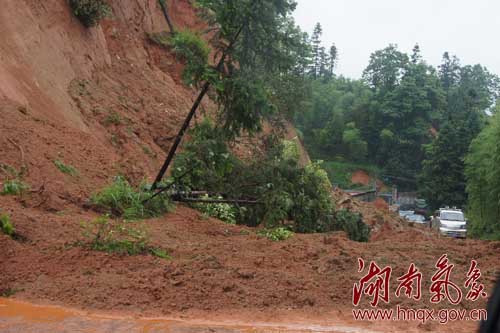 湖南暴雨导致张家界山体滑坡2人遇难