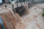 四川遂宁迎来特大暴雨 降雨量超过300毫米最深积水达