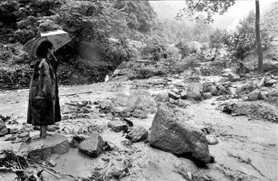 四川暴雨引发洪水泥石流和山体滑坡等灾害