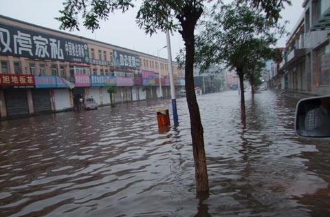 16号凌晨黑山县特大暴雨来袭 4000多户人家被水淹