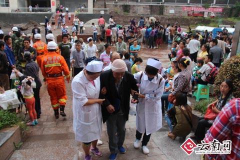 彝良山体滑坡 26日彝良再发山体滑坡医院受威胁病人转移