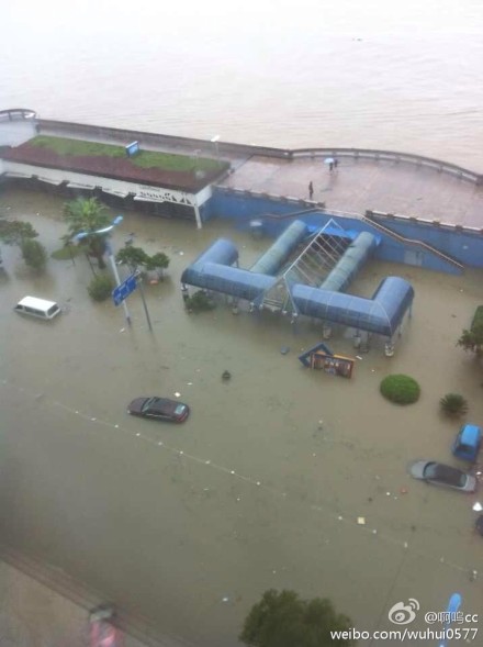 台风来袭温州瑞安沦陷 暴雨带来大量雨水险情不断