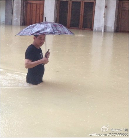 台风来袭温州瑞安沦陷 暴雨带来大量雨水险情不断