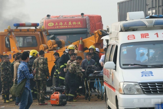 沪陕高速安徽段车祸