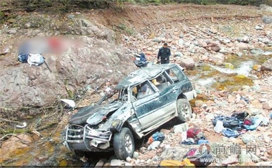 雅安牛背山又发生车祸