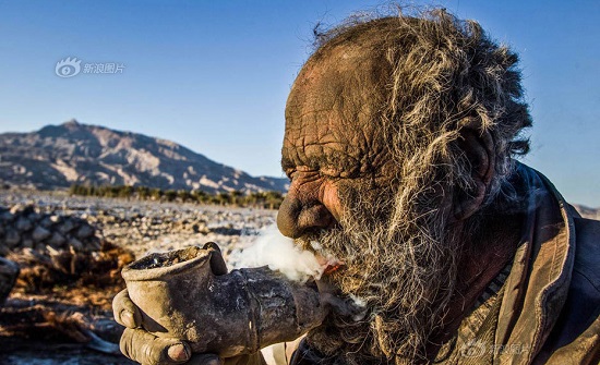 伊朗80岁老人60年不洗澡 