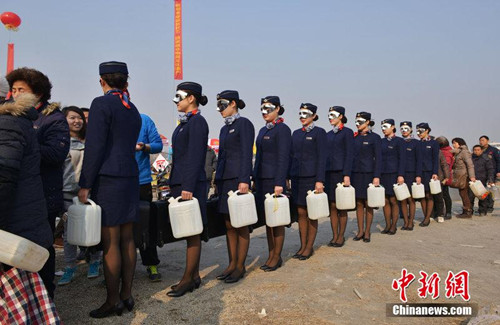 镇江空姐排队打酱油图片