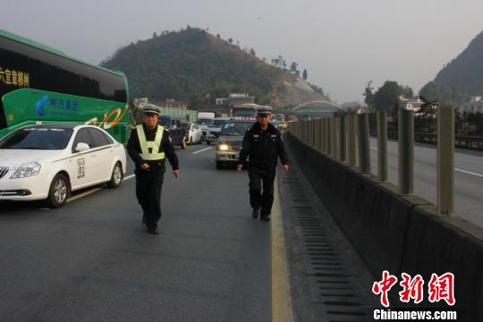 交通事故频发给交通更加负担