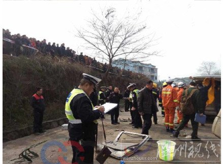 遂宁警方在事故现场处理