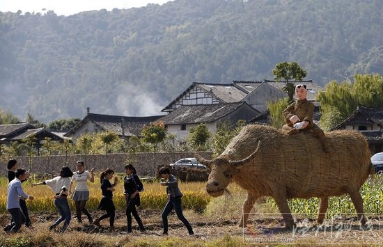 温州永嘉苍坡古村落别致稻草人 由永嘉民间高手制作