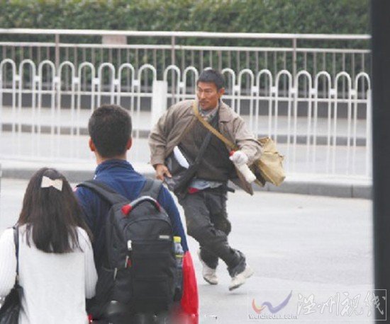 刘德华扮农民工太逼真