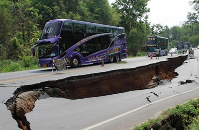 泰国5月5日地震造成公路损坏寺庙受损 1人遇难数十人