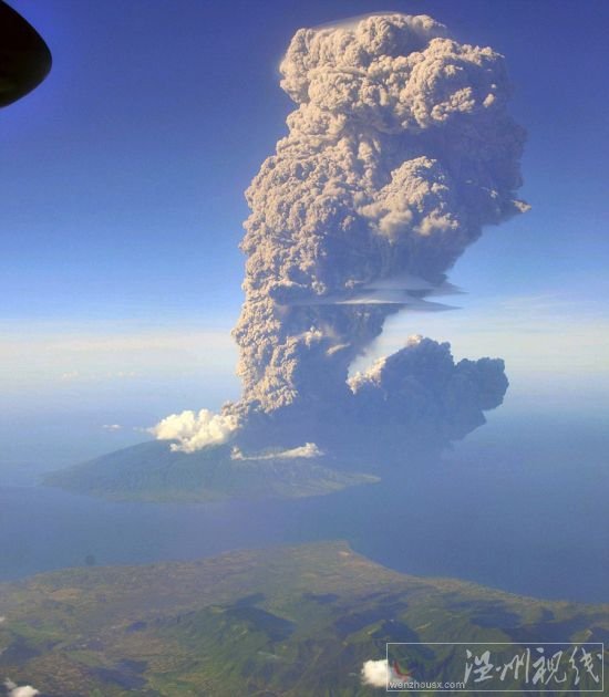 印尼火山喷发图片