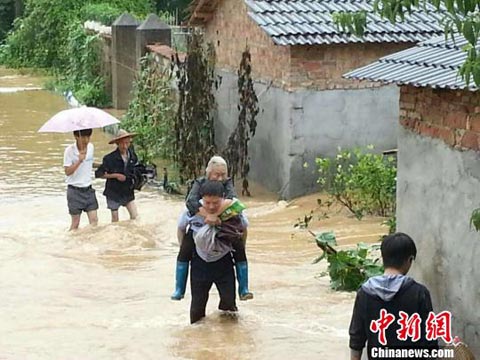 衢州暴雨：黄家村被淹，800多户农户被转移