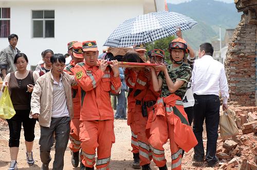 云南昭通地震灾区救援现场