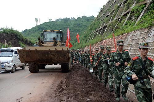 云南昭通地震灾区救援现场